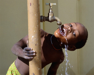A Nigerian boy seeing a tap gushing clean water for the first time (flickr)