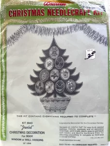 Bucilla Set 3053 Christmas Tree Wall Hanging